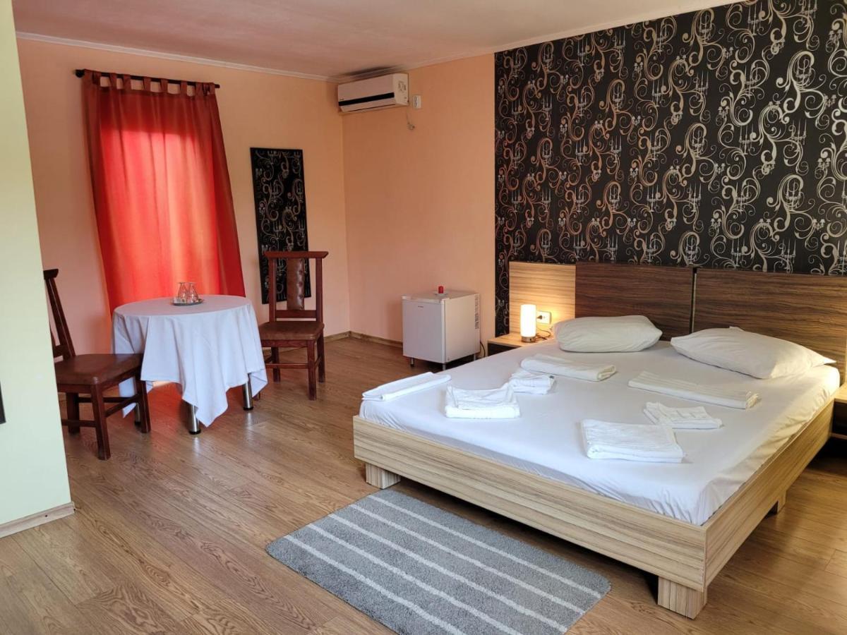 Pensiunea Miasor Hotell Murighiol Exteriör bild